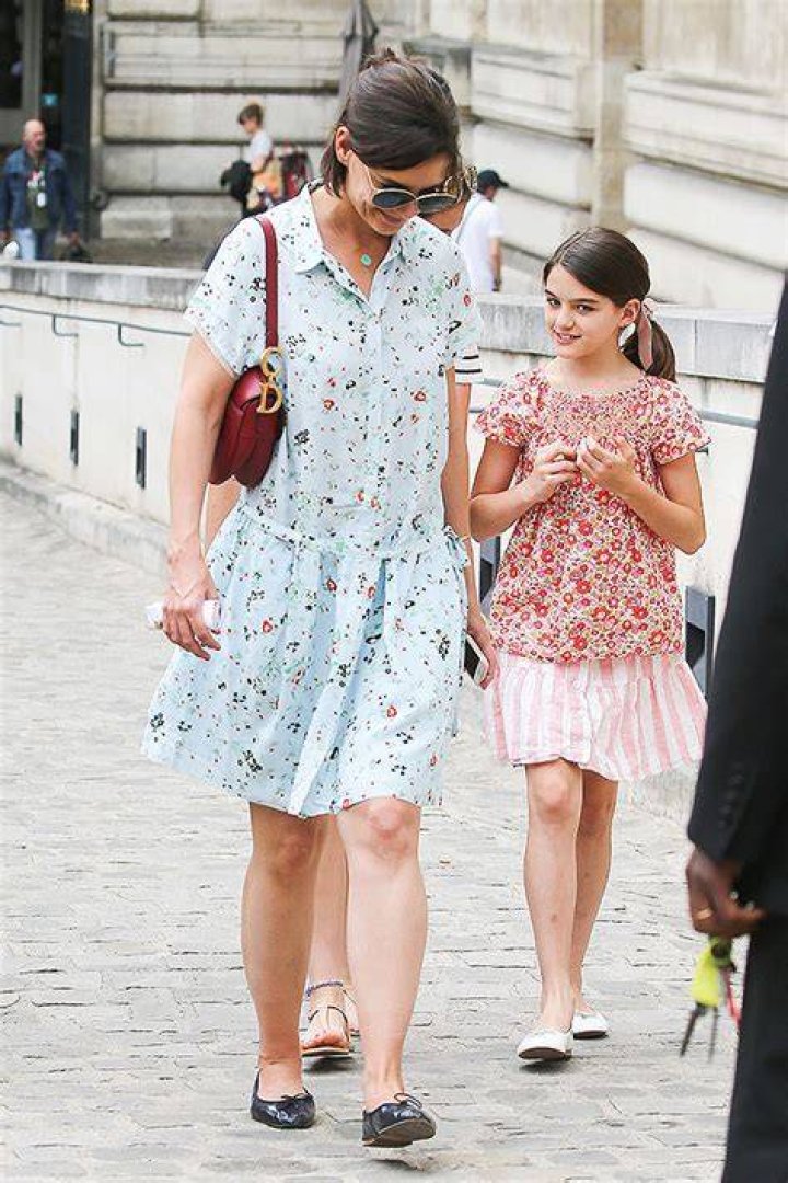 Katie Holmes & Suri Cruise Look Like Twins While Heading On Getaway – Hollywood Life