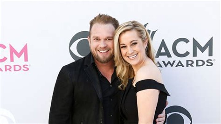 Kellie Pickler’s Late Husband Kyle Jacobs Honored in Family Memorial – Hollywood Life