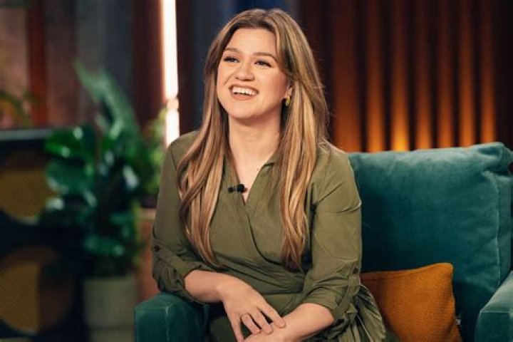 Kelly Clarkson Fangirls Hard Over Paul Wesley On Her Show: ‘What Up Stefan?’ – Watch