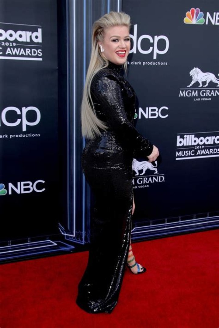Kelly Clarkson’s BBMAs Outfits 2019 — Roundup Of Billboard Awards Looks