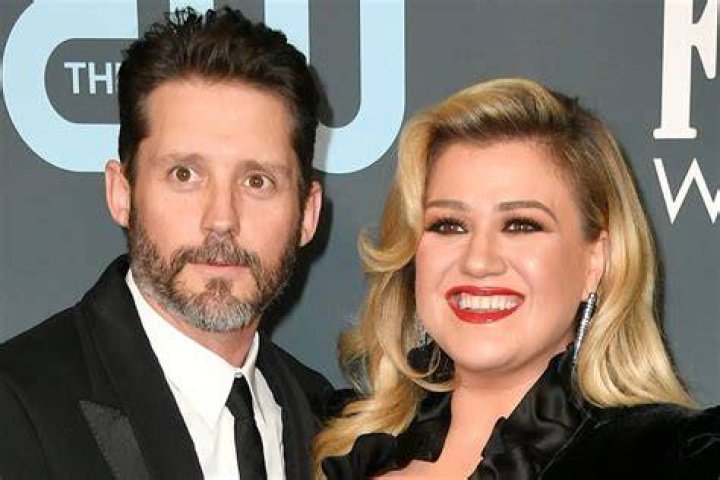 Kelly Clarkson’s Relationship Timeline With Brandon Blackstock – Hollywood Life