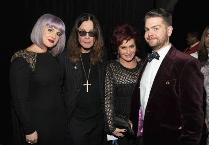 Kelly Osbourne & Her Family Reunite For A Rare Photo – Hollywood Life