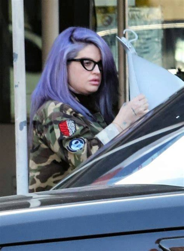 Kelly Osbourne’s 1st Photos Since Giving Birth – Hollywood Life