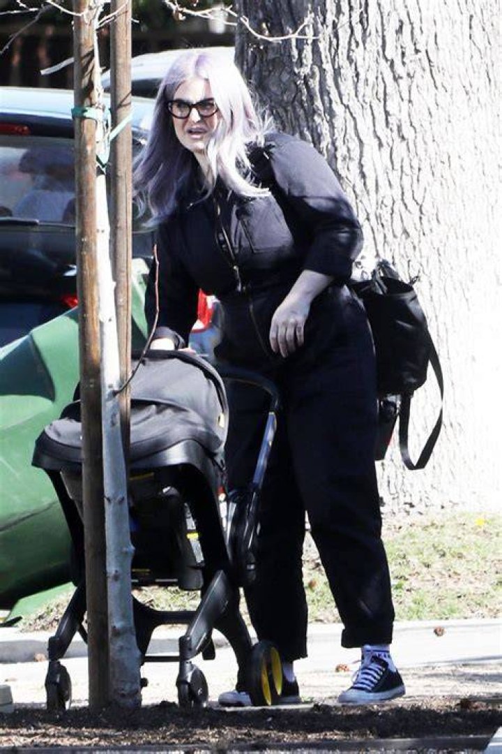 Kelly Osbourne Steps Out With Son 4 Months After His Birth: Photos – Hollywood Life