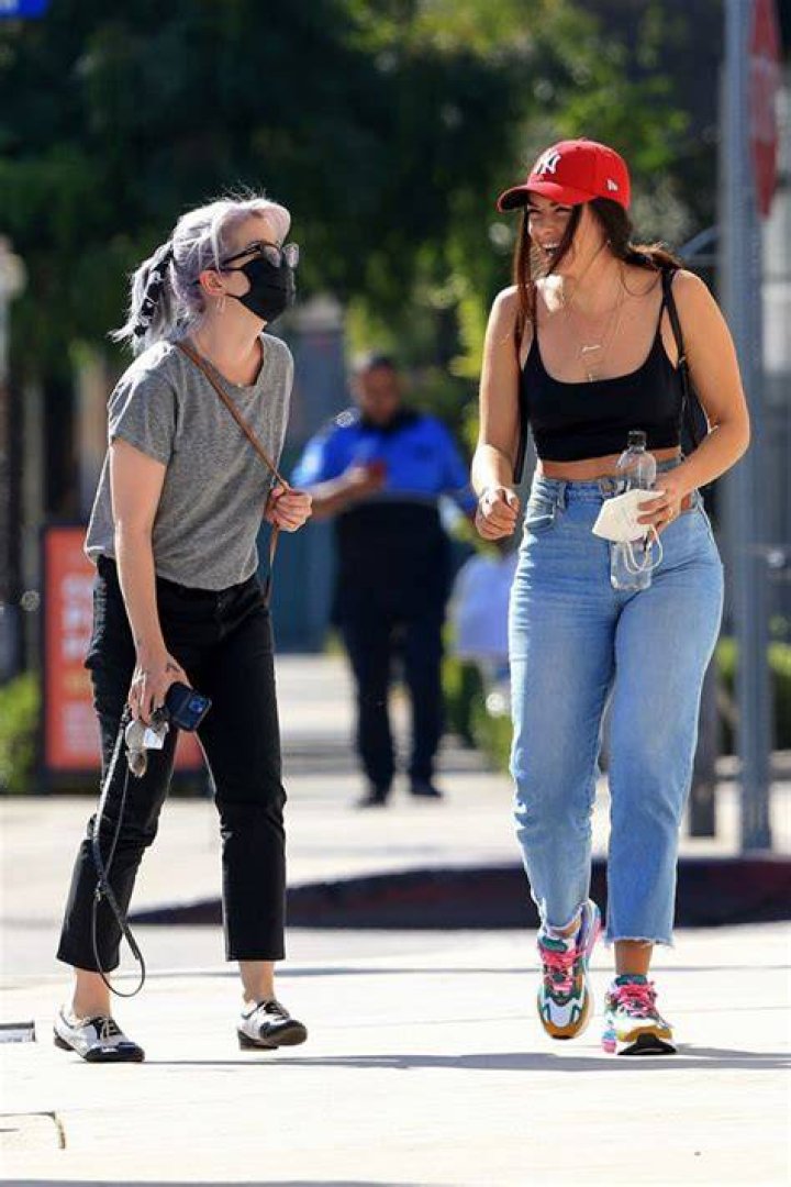 Kelly Osbourne Stuns In Fitted Pants During Lunch Outing After Dropping 85 Pounds – See Pics