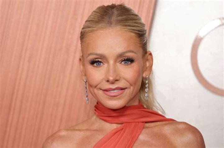 Kelly Ripa, 49, Reveals How Long Her Grey Hair Have Gotten In Quarantine: Before & After Pics