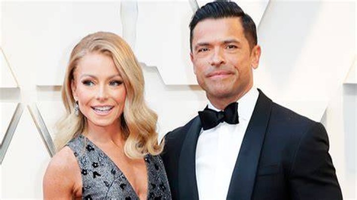 Kelly Ripa Gushes Over Husband Mark Consuelos On 51st Birthday – Hollywood Life