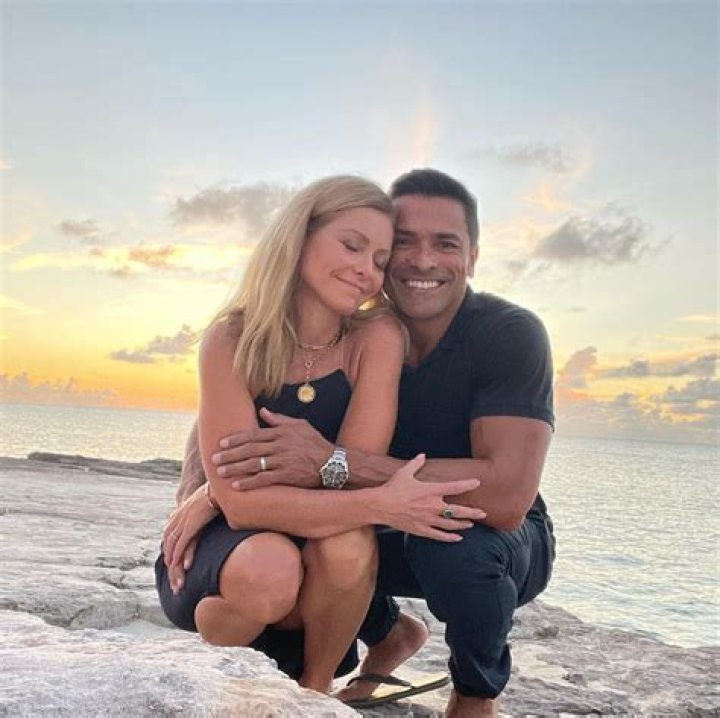 Kelly Ripa Once ‘Passed Out’ After Sex With Husband Mark Consuelos – Hollywood Life