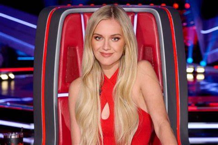 Kelsea Ballerini Slays Stunning Performance Of ‘Homecoming Queen?’ For ACM Special