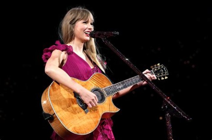 Kelsea Ballerini Stops Concert To Ask About Taylor Swift’s ‘Eras’ Tour – Hollywood Life