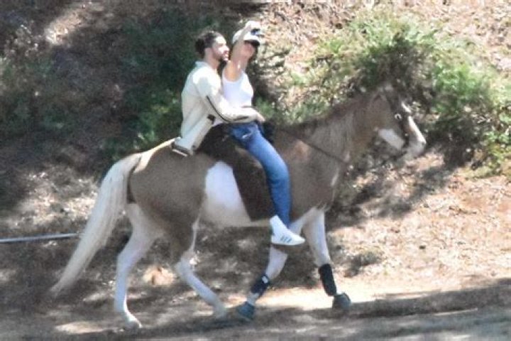 Kendall Jenner & Bad Bunny Cozy Up On Horseback Riding Date – Hollywood Life