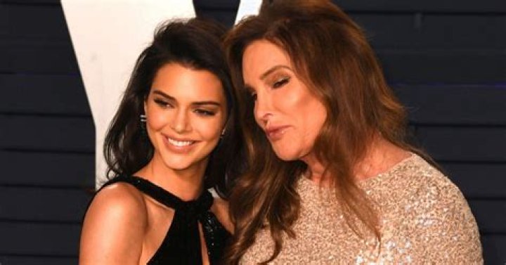 Kendall Jenner & Dad Caitlyn Have Dinner With Cara Delevingne: Photos – Hollywood Life