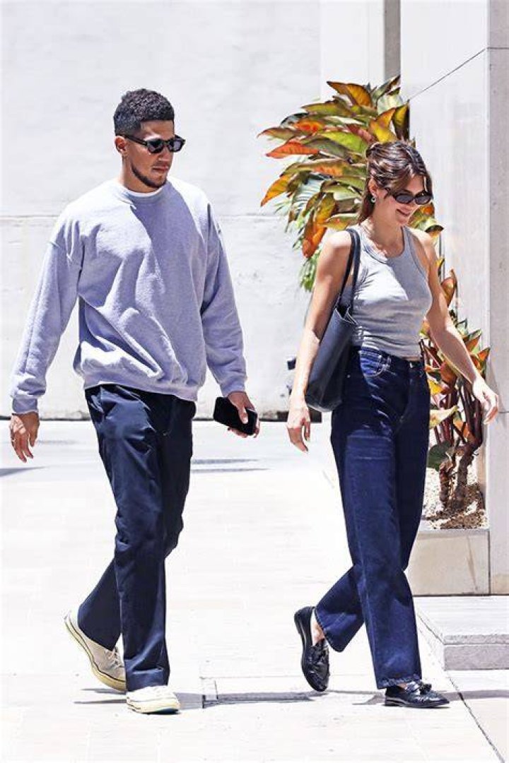 Kendall Jenner & Devin Booker Wear Matching Grey Shirts In LA – Hollywood Life