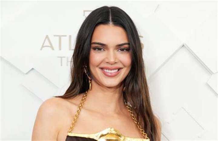 Kendall Jenner & More – Hollywood Life