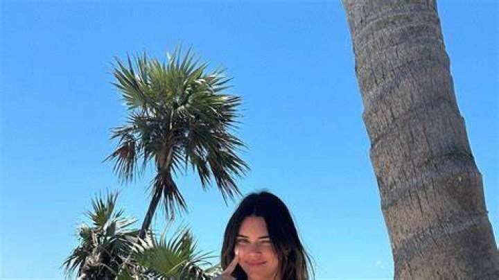 Kendall Jenner Rocks Bikinis In Vacation Photos & Video Post: Watch – Hollywood Life