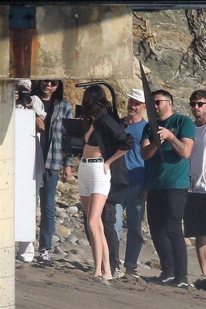 Kendall Jenner Rocks Black Bikini Top & White Shorts For Photoshoot – Hollywood Life