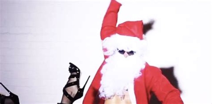 Kendall Jenner Spanked By Santa — Watch ‘Love’ Magazine Video – Hollywood Life