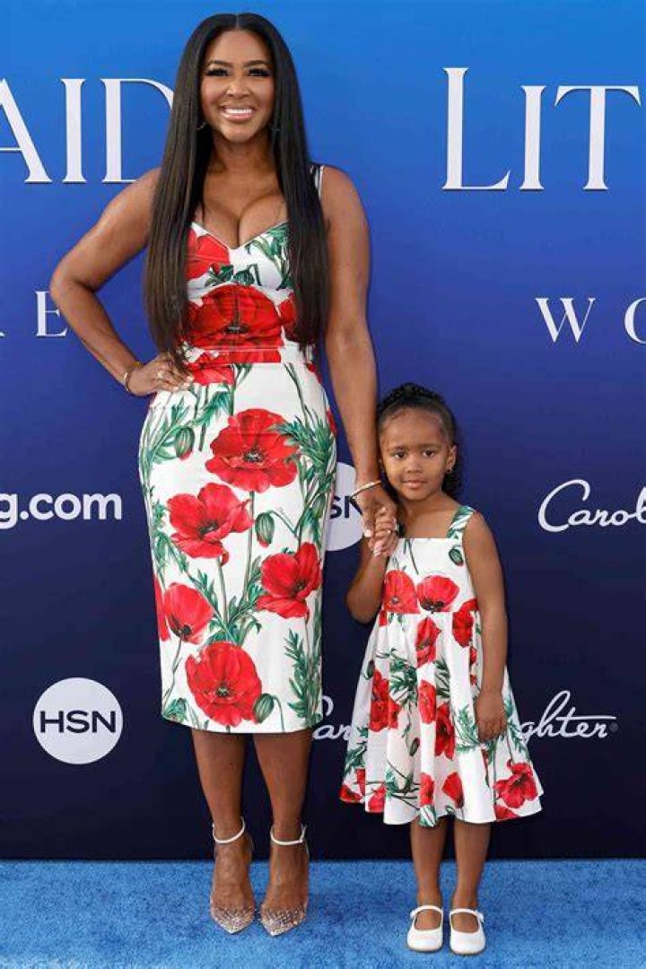 Kenya Moore’s Daughter Brooklyn Is A ‘Big Girl’ In Adorable New Pic – Hollywood Life