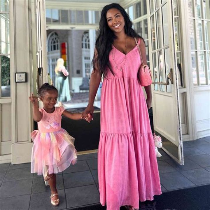 Kenya Moore Takes Daughter Brooklyn, 1, For A Walk Wearing Adorable Pink Shoes: See Pic