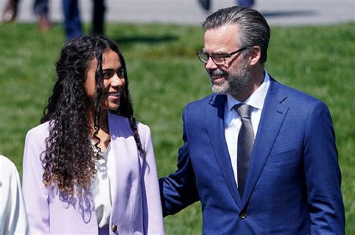 Ketanji Brown Jackson’s Husband & Daughters At White House Ceremony – Hollywood Life