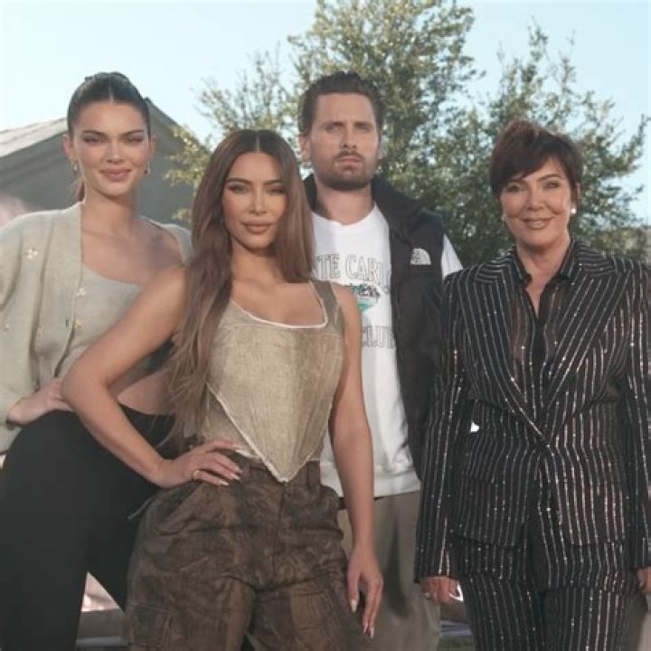 Khloe Kardashian Disses Kim: You Look Like A Prostitute — Watch New ‘KUWTK’ Clip