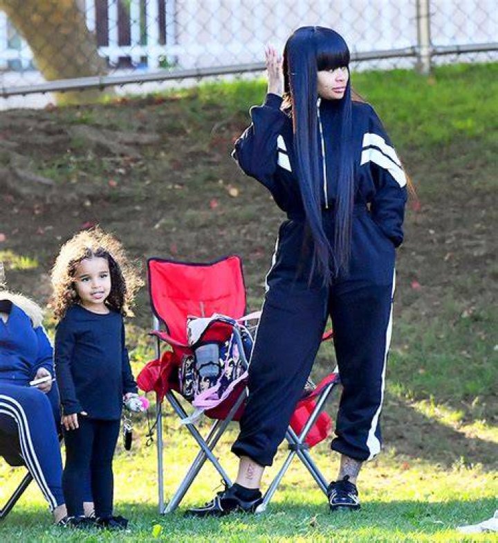 Khloe Kardashian Talks Blac Chyna Lawsuit On ‘The Kardashians’ – Hollywood Life