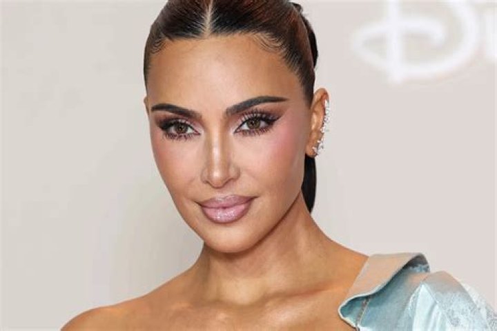 Kim Kardashian Copying Naomi Campbell’s Style — Pics Of Outfits – Hollywood Life