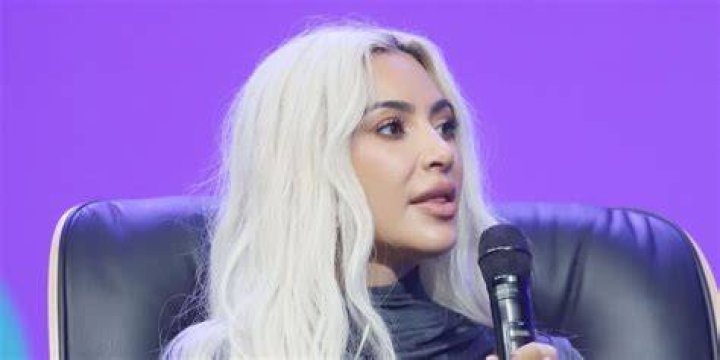 Kim Kardashian Gets ‘6 Pack Abs’ For Christmas & Shows Them Off With Sexy Green Skirt On Christmas