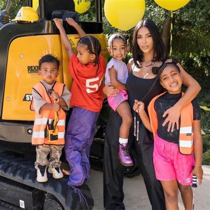 Kim Kardashian Goes Makeup-Free As ‘Little Visitors’ Psalm & Saint West Disrupt Her Workout