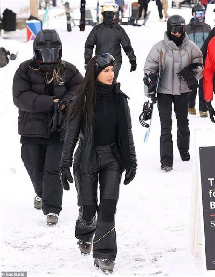 Kim Kardashian Goes Skiing At NJ’s American Dream Mall – Hollywood Life