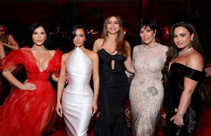 Kim Kardashian & Julia Fox Risk Run-In At Vanity Fair Oscar Party – Hollywood Life
