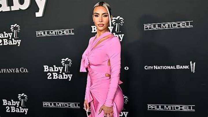 Kim Kardashian Poses In Pink Valentine’s Day SKIMS Lingerie: Photos – Hollywood Life