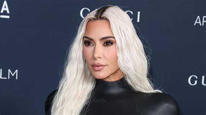 Kim Kardashian Reveals Chocolate-Filled Bathtub for ‘Elf on the Shelf’ – Hollywood Life