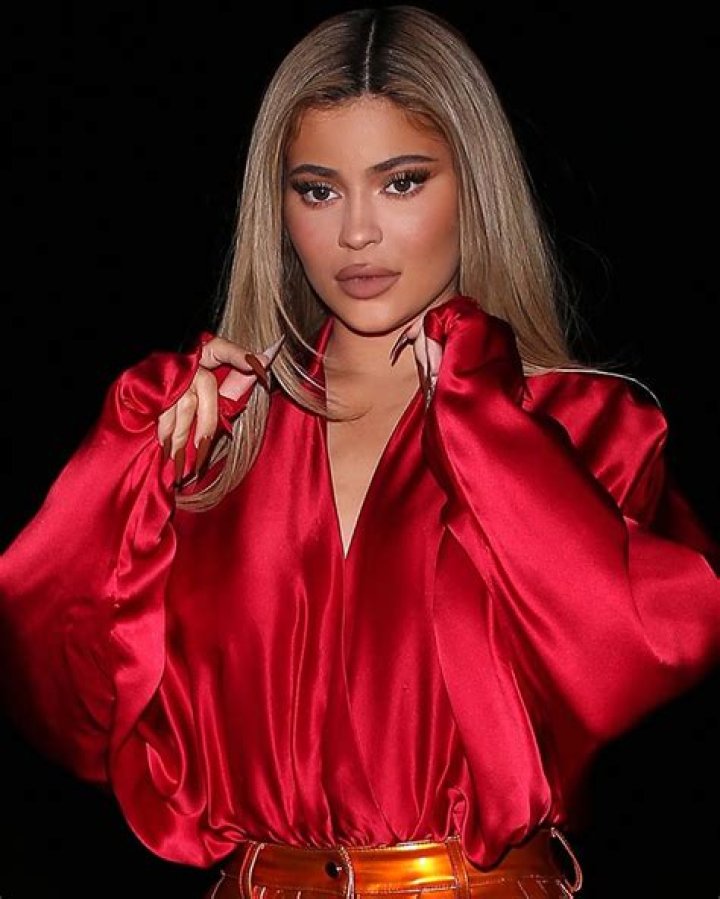 Kim Kardashian Rocks Red Sequin Outfit For Milan Fashion Week: Photos – Hollywood Life