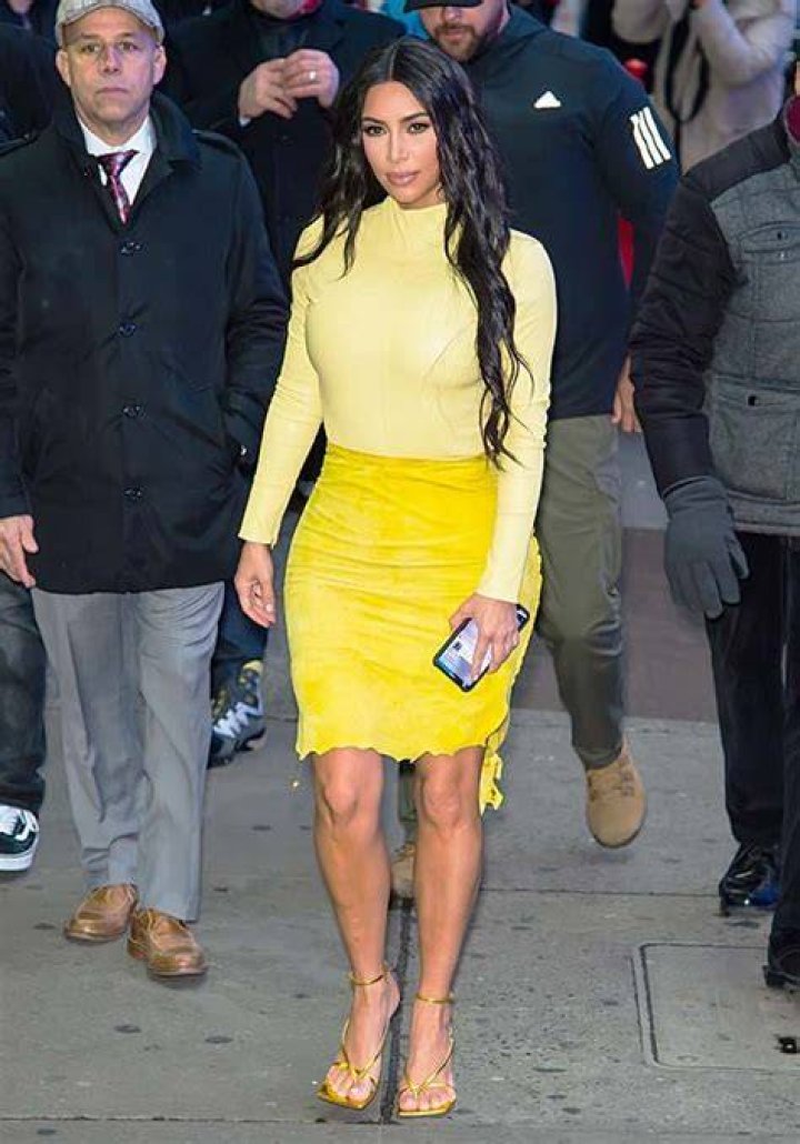 Kim Kardashian’s 6th Toe Rumors Reignite Over Her Bday Pics In Sandals – Hollywood Life