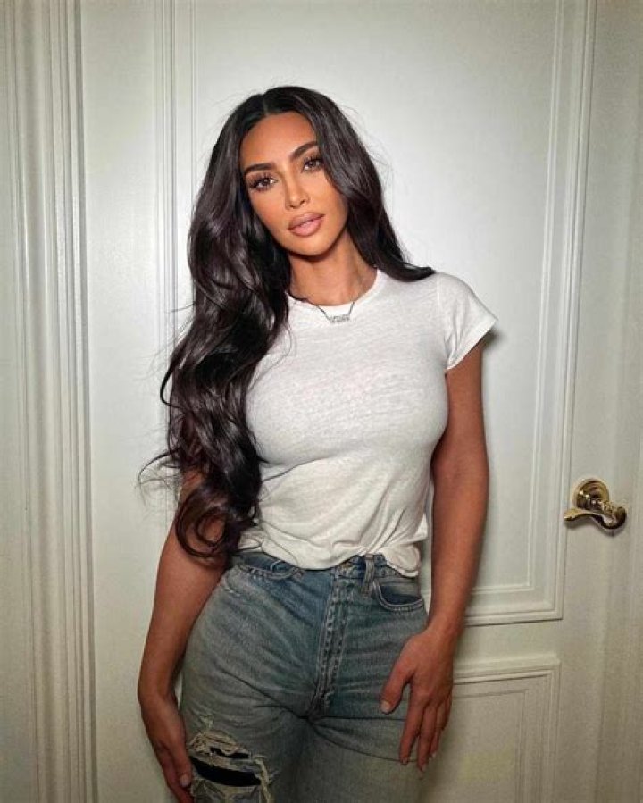 Kim Kardashian Smolders In Sexy New Selfie & Fans Go Wild Over The ‘Savage’ Caption