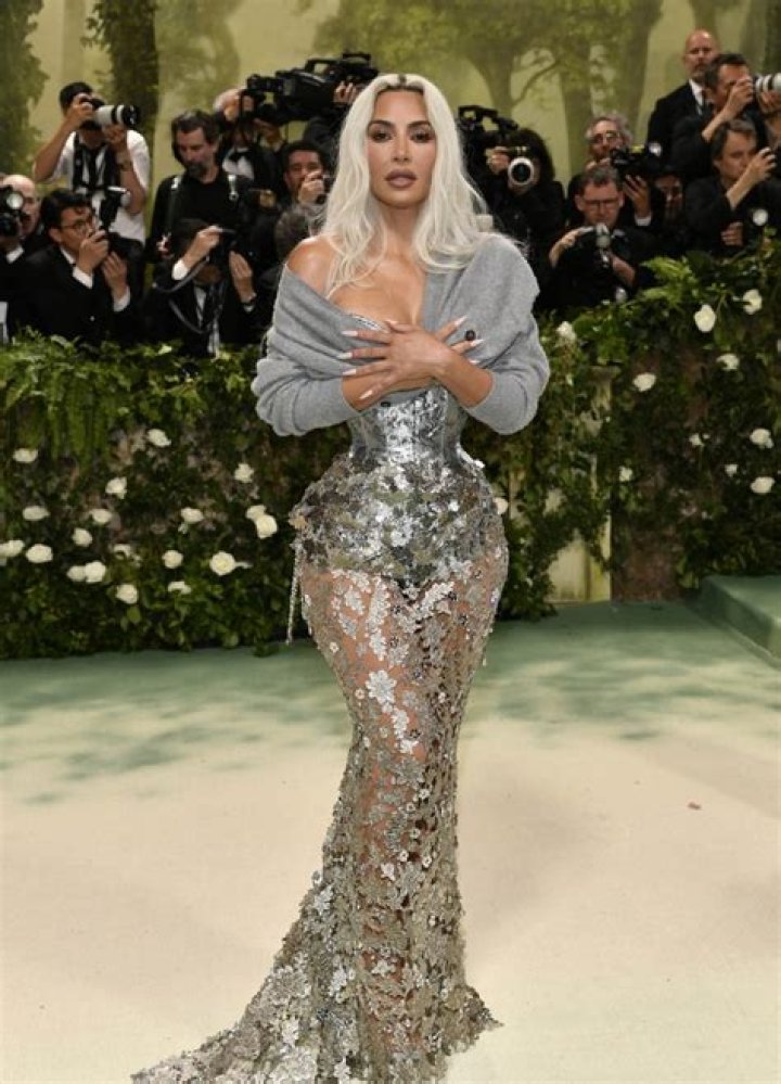 Kim Kardashian Sparkles In Silver Short Shorts & Matching Bustier Top: Photos