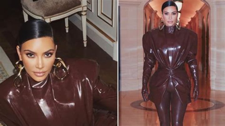 Kim Kardashian Squeezes Into Latex Outfit & Struggles – Hollywood Life