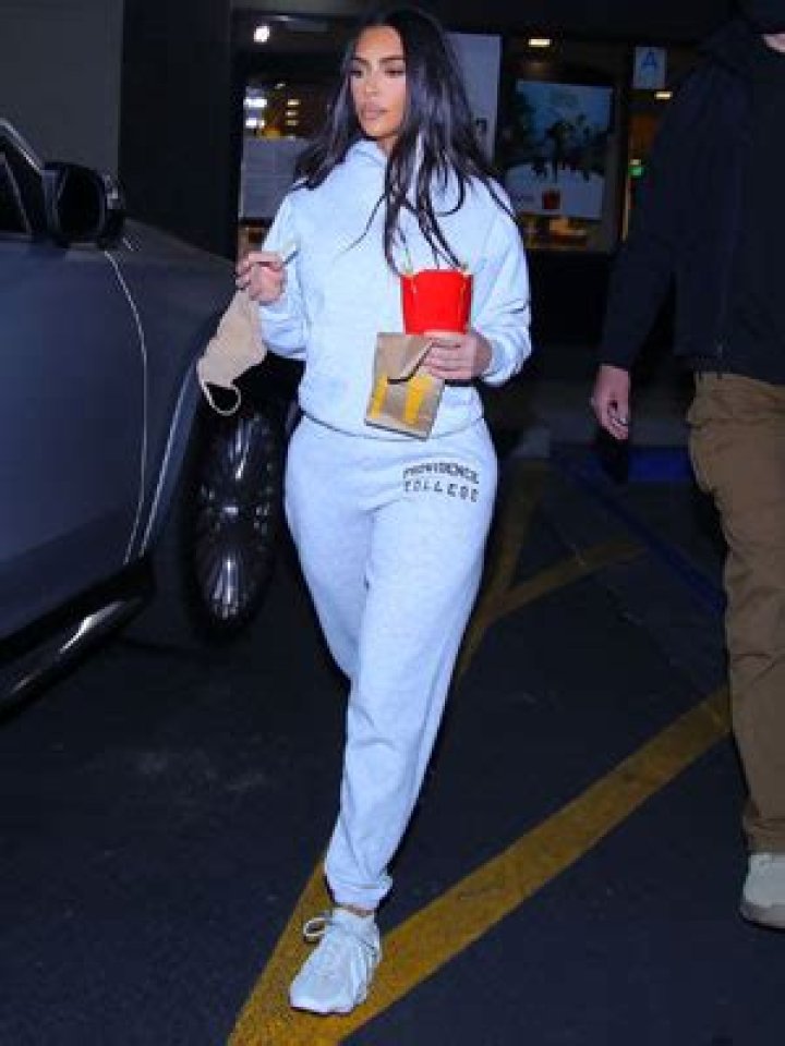 Kim Kardashian Visits McDonald’s For Late Night Food — Pic – Hollywood Life