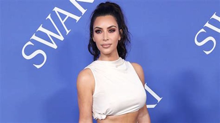 Kim Kardashian Wears Crop Top & Shows Results Of Vegan Diet – Hollywood Life
