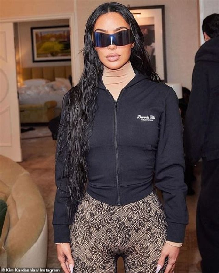 Kim Kardashian Wears Pink Balenciaga Leggings & Hoodie: Photo – Hollywood Life
