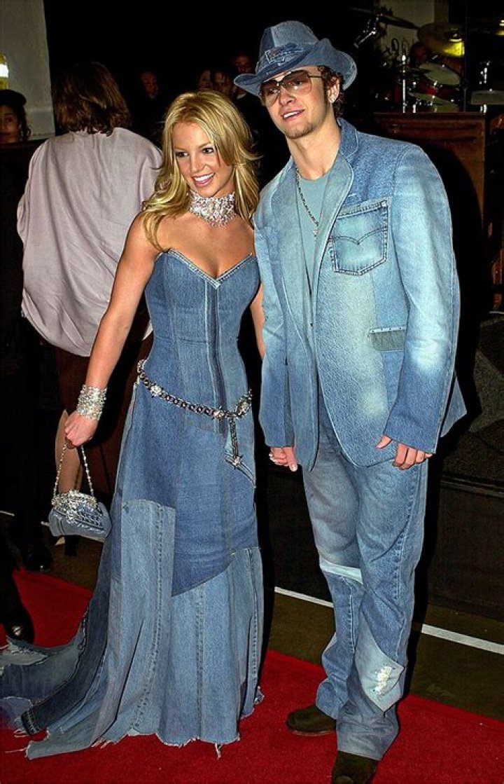 Kim Petras Channels Britney Spears’ 2001 AMAs Denim Dress: Photos – Hollywood Life
