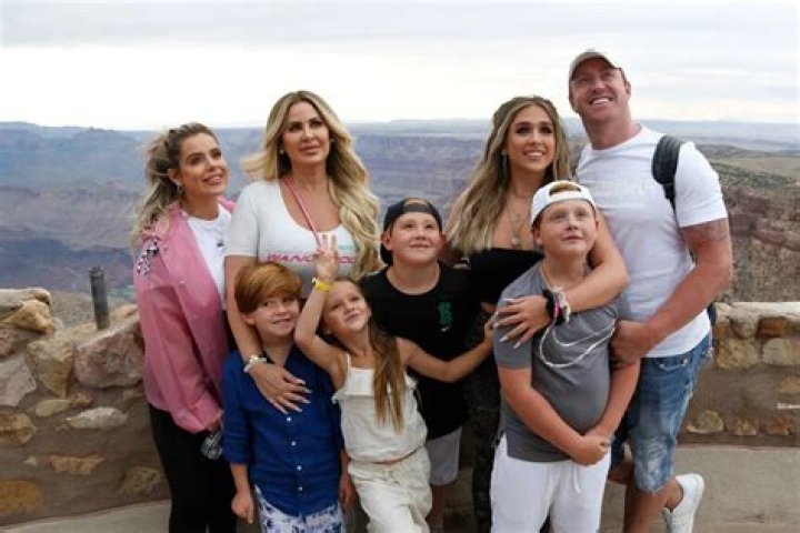 Kim Zolciak’s Daughters Brielle & Ariana Celebrate Kroy On Fathers Day – Hollywood Life
