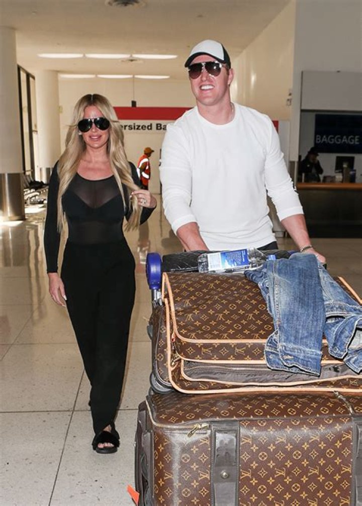 Kim Zolciak Selling Designer Items Amid Financial Struggles – Hollywood Life