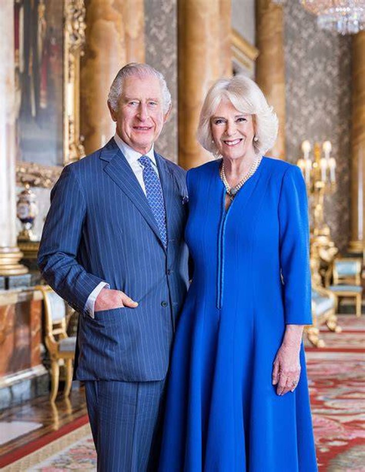 King Charles & Queen Camilla’s New Royal Portrait & Coronation Details – Hollywood Life