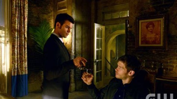 Klaus Kills Father Kiernan — Season 1 Episode 19 Recap – Hollywood Life