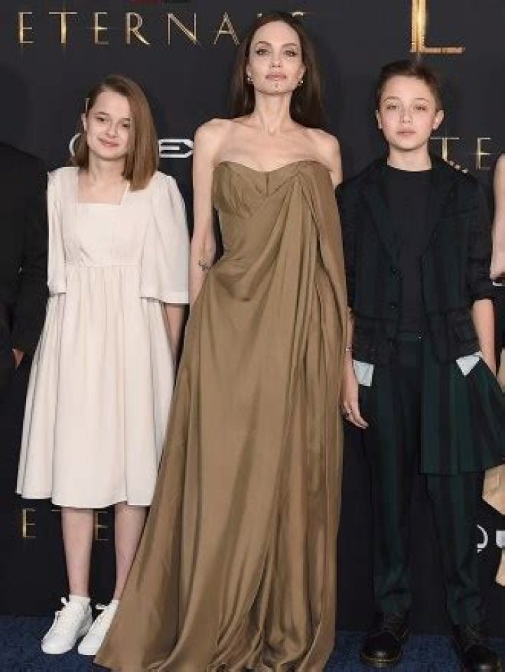 Knox Jolie-Pitt Looks Like Dad Brad On Lunch Date With Mom Angelina – Hollywood Life