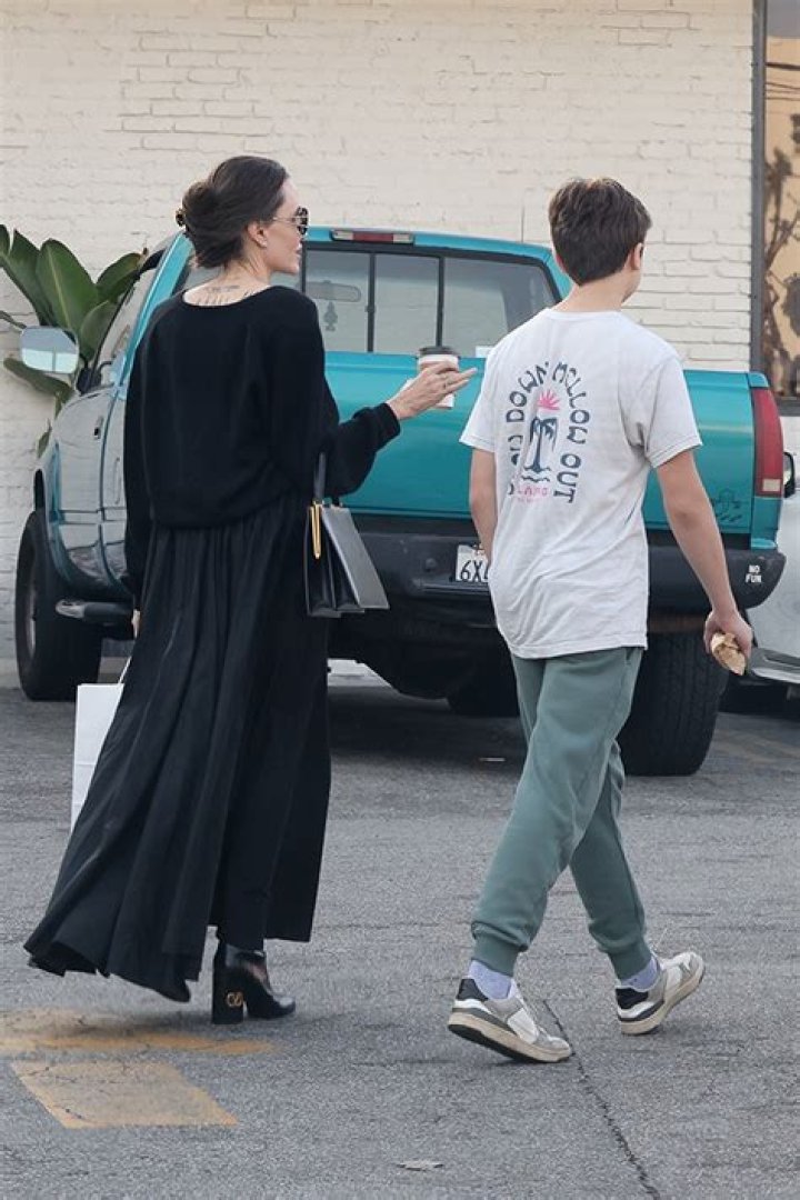 Knox Jolie-Pitt’s Height is Taller Than Mom Angelina: Photos – Hollywood Life
