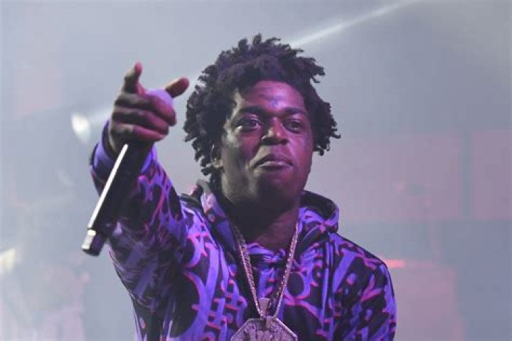 Kodak Black Singing In Shower Video With Lisa Simpson Haircut – Watch – Hollywood Life