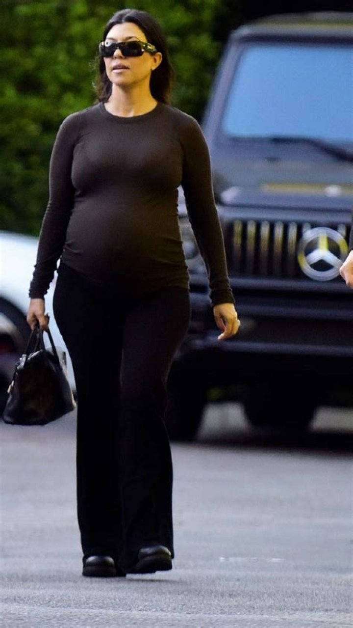 Kourtney Kardashian Calls Pregnancy ‘Empowering’ & Shares Gorgeous New Photos After Emergency Fetal Surgery
